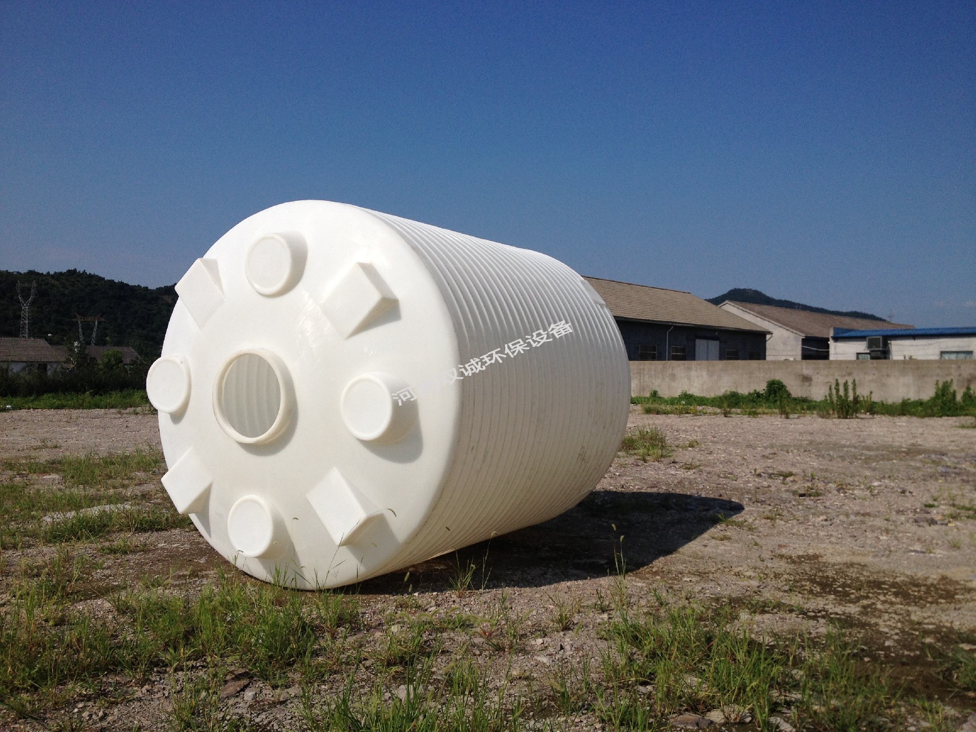 PE塑料儲罐的特性: