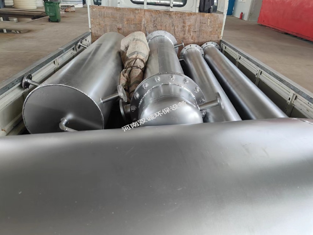 新鄉(xiāng)市某公司廢水回收塔，廢水冷凝器，油水分離器發(fā)貨